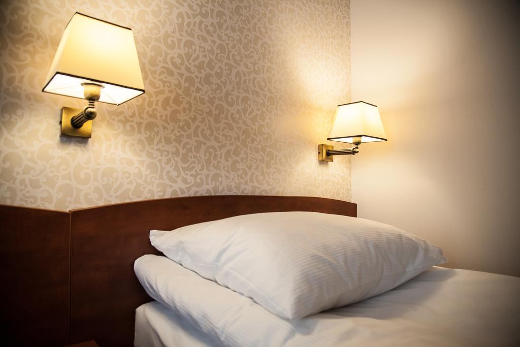 Hotel Stara Gorzelnia Licheń Stary Room photo